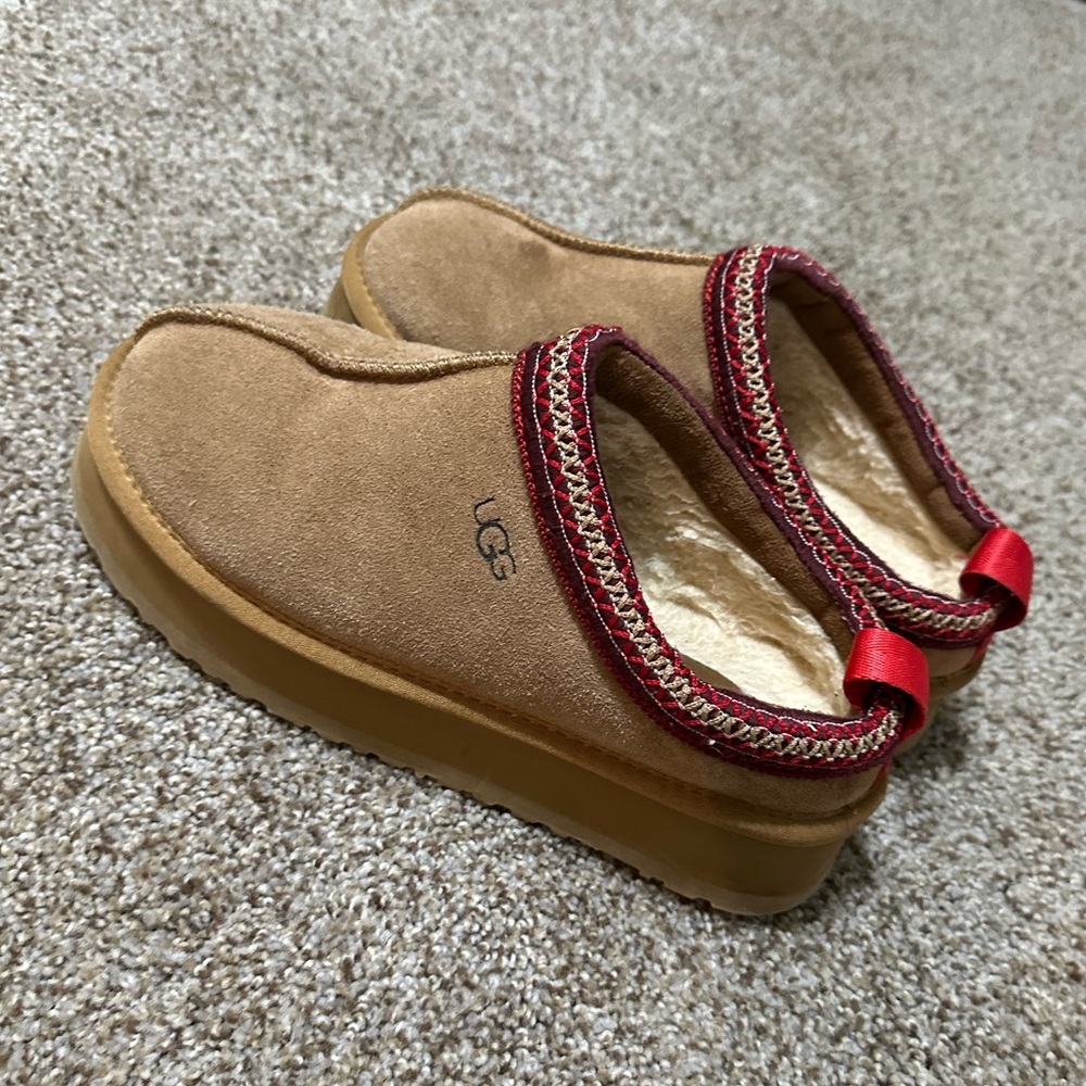 UGG Tazz slide on platform slipper